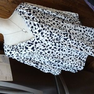 CATHERINE'S BLACK AND WHITE POET'S TYPE PRINT BLOUSE SZ 14 / 16